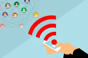 O que é um Infoproduto? Conheça os seus Benefícios Você quer se destacar no mercado com o seu infoproduto? Separamos algumas boas dicas que serão a chave do sucesso Há alguns anos ninguém tinha ouvido falar de infoproduto ou sobre Infoprodutor, mas hoje é raro encontrar um simples blog que não ofereça um, sendo ele pago ou gratuito. Apesar de parecer ser uma prática generalizada, ainda existem dúvidas sobre este conceito. Para poder resolver de uma vez por todas, nós da Estação Indoor trouxemos este artigo para solucionar suas dúvidas. Um infoproduto é um produto com conteúdo educacional que é distribuído através da Internet em formato digital. A maioria deles estão no formato de eBook, curso ou webinar, e estão focados em ajudar os usuários a resolver um problemas sobre um tópico no qual o Infoprodutor (o Criador de Conteúdo que possui experiência na área) domina perfeitamente. Por exemplo, se você é um nutricionista ou personal trainer, você pode criar um eBook onde você ensina seus clientes a melhorar seu estilo de vida. Já, se você trabalha como analista em mídias sociais, você pode oferecer uma análise de perfil no Instagram ou ensinar os cinco passos para gestão no Instagram. Como você pode ver, em cada um dos exemplos, o produto ajuda o cliente potencial (a persona) a resolver um problema relacionado ao serviço oferecido. Agora que você sabe o que são os infoprodutos, vamos conhecer as suas principais vantagens. Quais são as vantagens dos Infoprodutos? Como foi dito até agora, você já terá imaginado algumas das vantagens que o Infoproduto pode oferecer, certo? Vamos revisá-los: Distribuição gratuita: A principal característica dos infoprodutos é o que os torna tão atraentes. Eles são distribuídos em formato digital através da Internet. Isto reduz os custos de distribuição a zero. Permite automatizar os processos: Para quem oferece o infoproduto através de seu site, juntamente com um sistema de e-mail marketing, o resultado é uma gestão de anúncios com processos automatizados em 100%. Fácil de criar: Para criar um e-book de 20 páginas ou um curso com 8 vídeos de 20 minutos, você não precisa de meses para construí-lo. Com planejamento e um pouco de dedicação para criação de conteúdo, você pode tê-lo pronto em pouco tempo. Gerar renda passiva: Após a criação de seu infoproduto, seu trabalho estará terminado. Mas os benefícios de seu infoproduto continuarão com o tempo, pois ele continuará a ser vendido e distribuído automaticamente. Geração de Tráfego: Ver os acessos de um site é a forma correta para obter as métricas do que está sendo planejado. Tenha sempre um sistema de análise (Por exemplo: Google Analytcs ou Google Search Console) para acompanhar os resultados. Alguns exemplos de Infoprodutos Parece que estou sendo repetitivo pois já tinha comentado sobre quais produtos o infoprodutor faz, mas vamos ver alguns truques para criar facilmente os formatos mais comuns. Ebooks: este formato é o mais popular de todos. Principalmente por causa de sua facilidade de criação e de publicidade digital. Vou lhe mostrar um truque para criar o seu facilmente. Por exemplo, se você escreve um blog, você pode coletar os melhores artigos sobre um tópico e juntá-los para criar um eBook com todo o conhecimento compartilhado. Cursos: esta opção é mais complexa do que criar seu ebook. Você deve hospedar os seus vídeos em uma plataforma de curso online (Exemplo: Udemy, Coursera, Hotmart, Sambatech, entre outros), através dele, projete seu conteúdo e grave as aulas, forneça suporte aos seus alunos e crie um fórum para dúvidas. Como você pode ver, há muito mais trabalho do que no caso anterior, mas os benefícios crescem de acordo com a demanda. Webinars: um webinar é um evento online onde um tópico é discutido oferecendo a opinião de especialistas. É semelhante a uma conferência e, embora a maioria seja oferecida gratuitamente para atrair clientes potenciais, ela pode ser criada em um formato de streaming pago. Estes são os formatos mais comuns, mas não são os únicos. Qualquer produto que você possa distribuir online em formato digital é um infoproduto. Outros formatos poderiam ser temas para websites, ilustração para design gráfico, música, fotografias, podcast, entre outras possibilidades. Portanto, o limite é sua imaginação e a quantidade de conhecimento que você pode compartilhar. Dicas para ser um Infoprodutor Como você já deve ter visto, há muitas opções e com certeza há uma que se encaixa em seu produto/serviço. Você só precisa de determinação e um pouco de sacrifício para lançar-se na criação de seu infoproduto e começar a gerar renda passiva que irá aumentar seus lucros a partir do seu esforço. Mas lembre-se: faça suas pesquisas antes de começar. Você tem que ser claro sobre o que está sendo oferecido no mercado e avaliar a qualidade do conteúdo que você vai criar para que ele tenha uma chance de sucesso e ofereça um valor diferencial no mercado. Você quer ser um Infoprodutor de sucesso? Para ser um Infoprodutor de sucesso, a dica é investir em marketing digital para aumentar os resultados. Mas para que o seu investimento seja seguro, recomendamos enviar sua mensagem para uma Agência Google de confiança, ou seja, a Estação Indoor. Somos uma agência de marketing digital com uma pegada diferente. Valorizamos o serviço personalizado e, por isso, oferecemos uma consultoria gratuita para te ajudar em todos os momentos. Clique aqui e mande a sua mensagem.